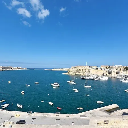 Luxury Maisonette アパート *